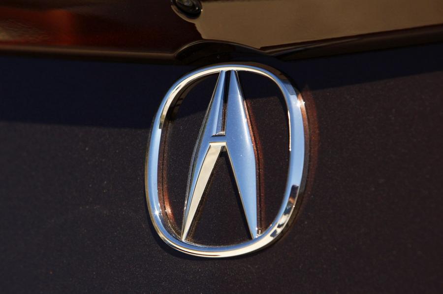 Логотип Acura TL SH-AWD 2011 года  (фото 23 из 101)